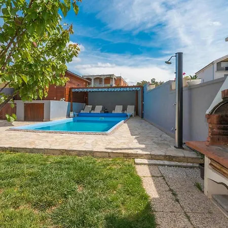 3 Bedroom Lovely In Бибинье