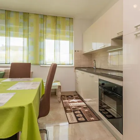 3 Bedroom Lovely In Апартаменты Бибинье
