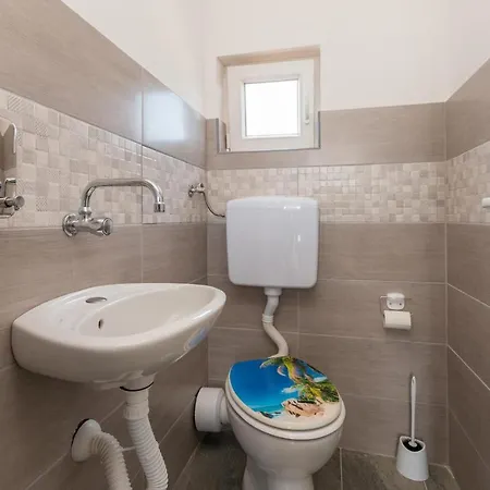 3 Bedroom Lovely In Бибинье
